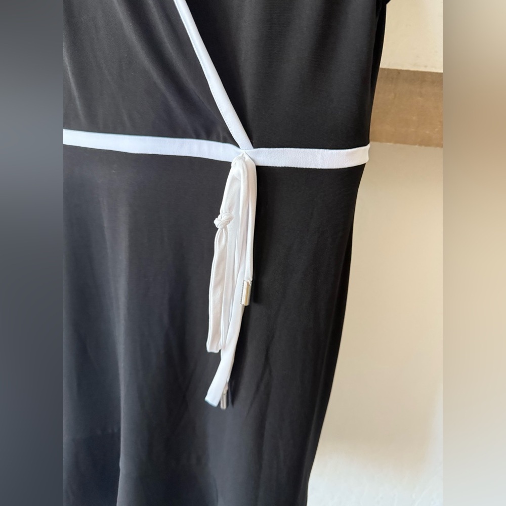 Michael Kors|Black faux Wrap Dress with White Trim,NWT in size medium•••Classic - Picture 7 of 12